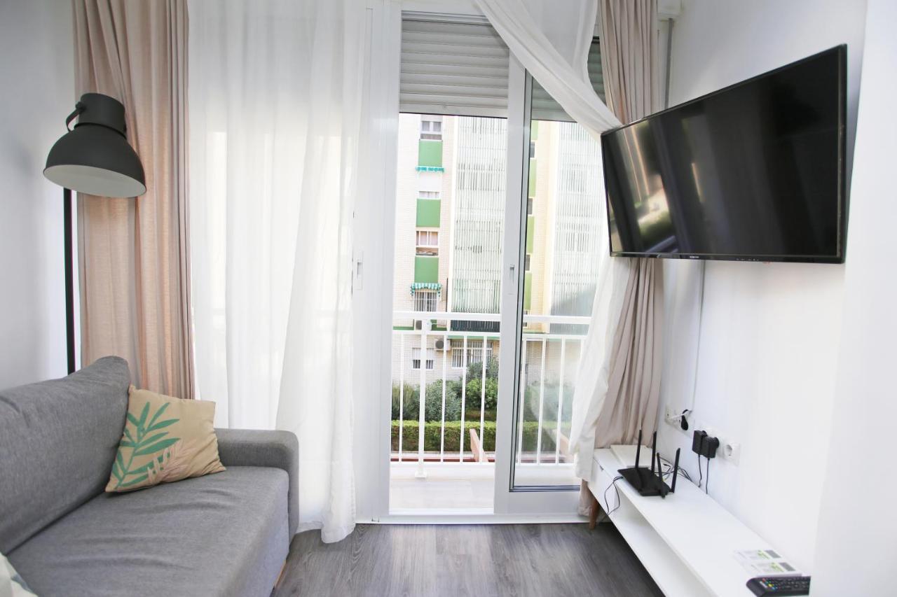 Apartamento En Calle Mendoza - Zona Huelin & 300 Mts De La Playa Apartment Malaga Bagian luar foto