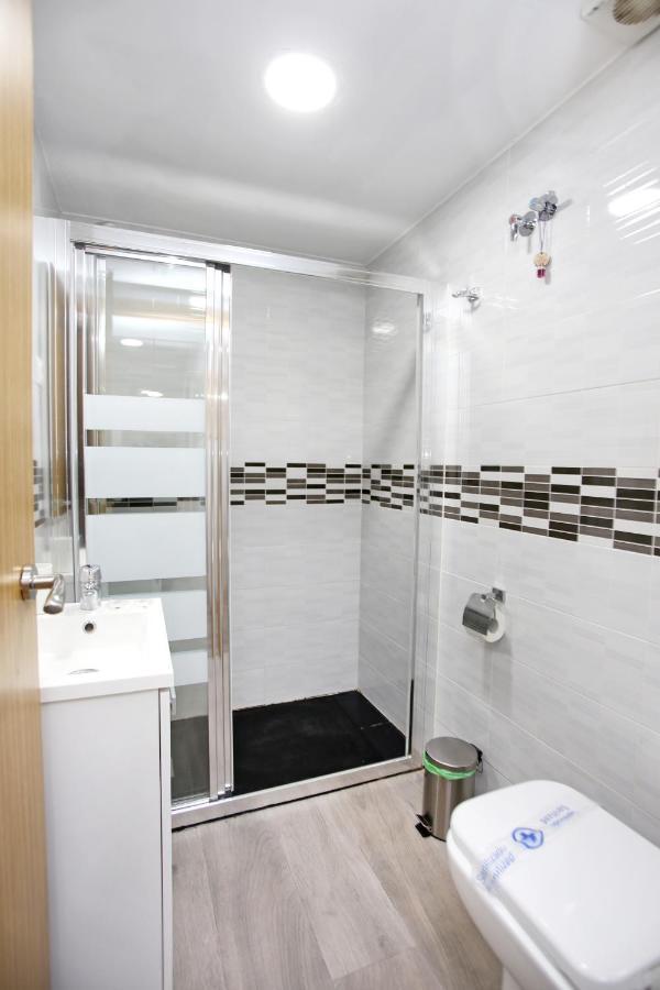 Apartamento En Calle Mendoza - Zona Huelin & 300 Mts De La Playa Apartment Malaga Bagian luar foto