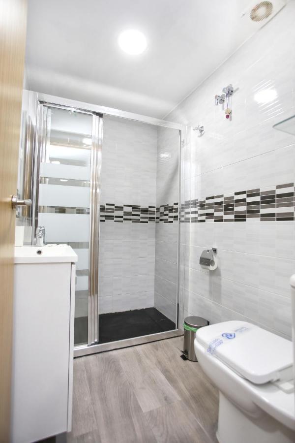 Apartamento En Calle Mendoza - Zona Huelin & 300 Mts De La Playa Apartment Malaga Bagian luar foto