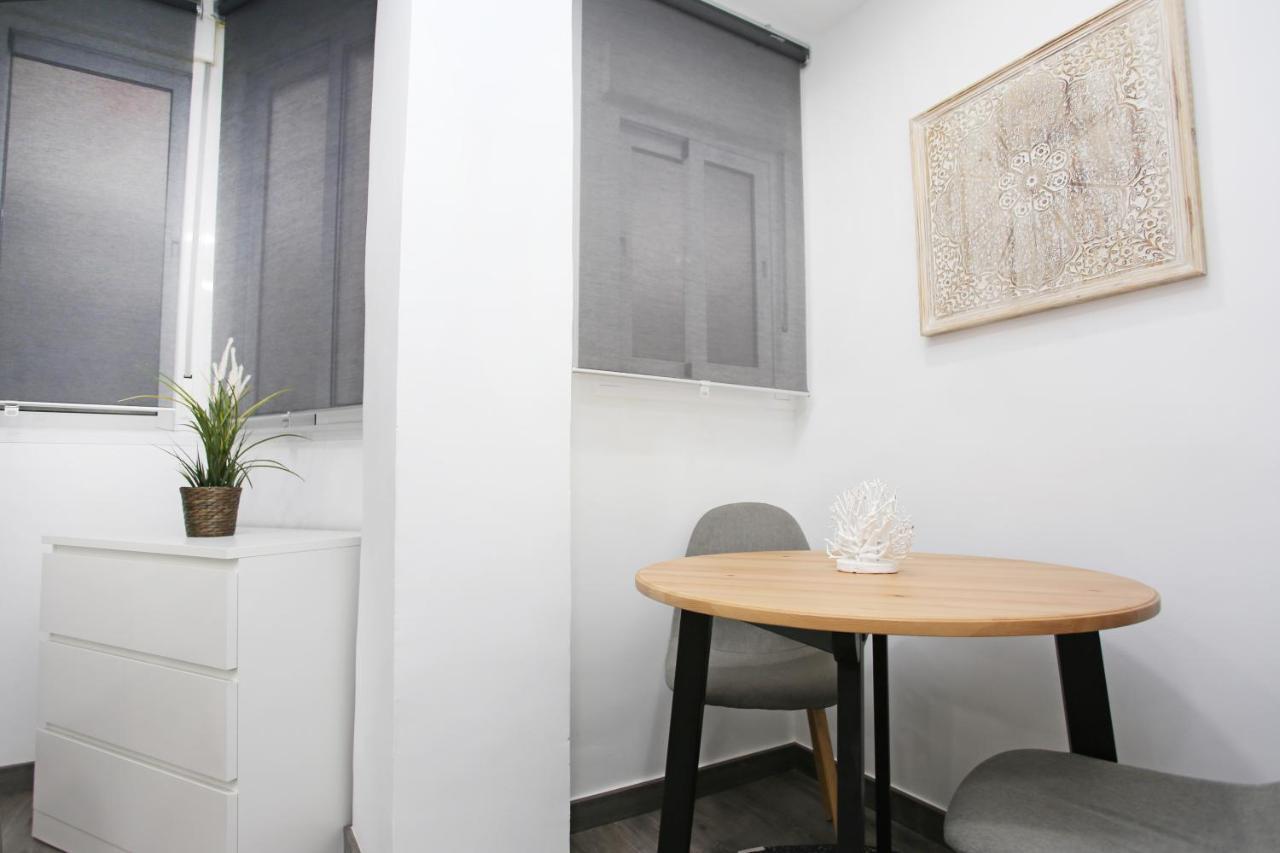 Apartamento En Calle Mendoza - Zona Huelin & 300 Mts De La Playa Apartment Malaga Bagian luar foto